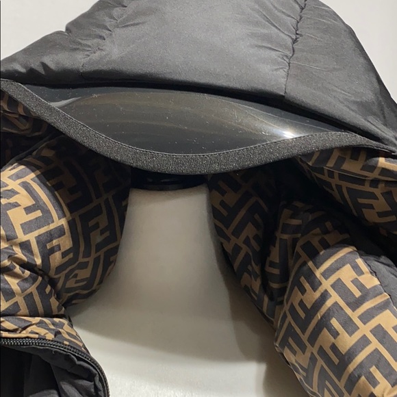 ❌SOLD ❌.  Size-S Fendi Reversible printed down jacket - Picture 12 of 13